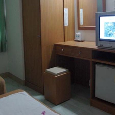 Chongko Guesthouse Patong Buitenkant foto